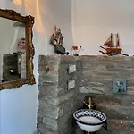 Casa Bianca Of Kea * Melissaki